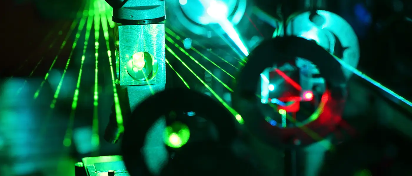 Movement of microparticles by beams of laser in lab